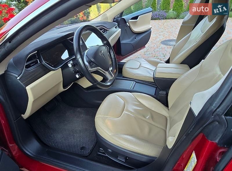 Ліфтбек Tesla Model S 2015 в Києві