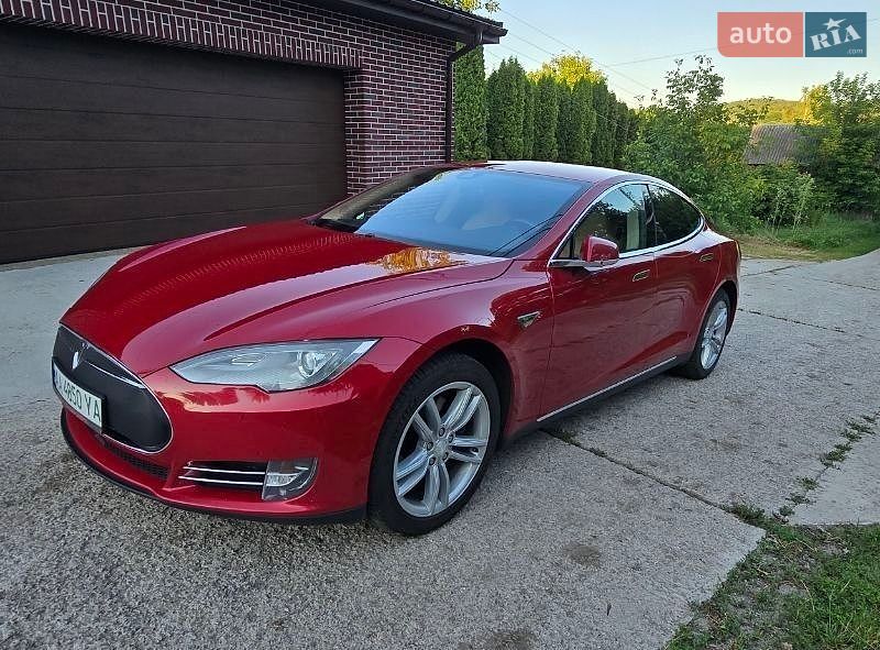 Ліфтбек Tesla Model S 2015 в Києві