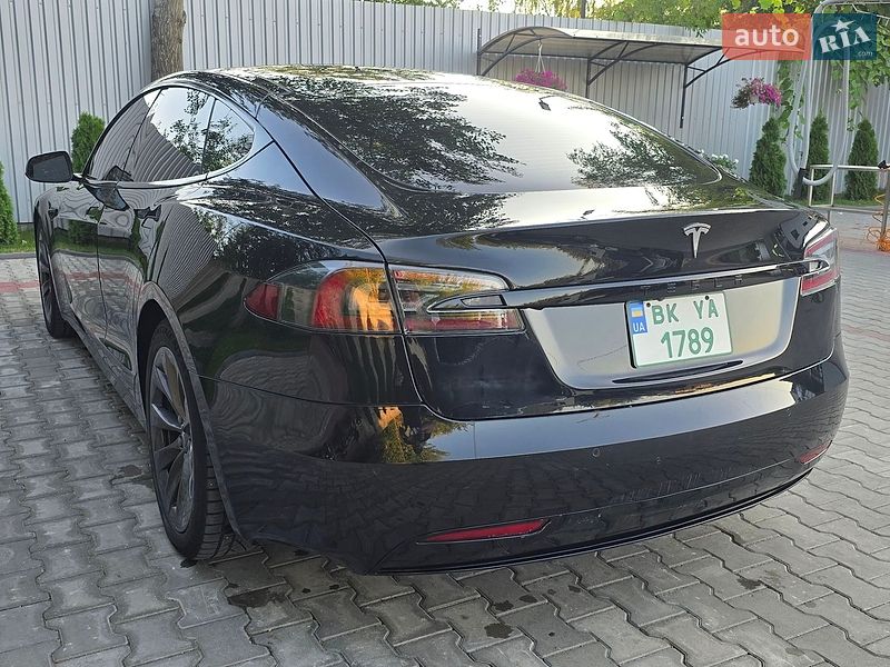 Ліфтбек Tesla Model S 2018 в Костопілі