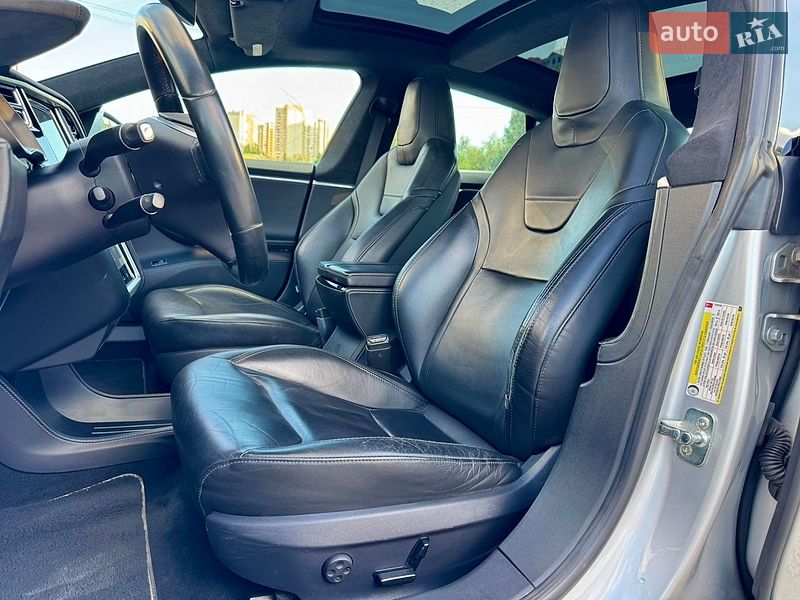 Лифтбек Tesla Model S 2016 в Киеве