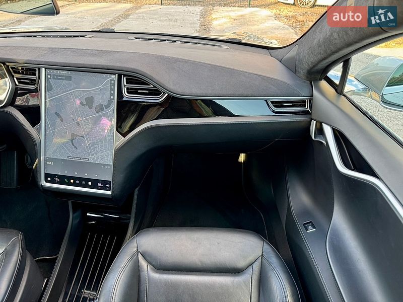 Лифтбек Tesla Model S 2016 в Киеве