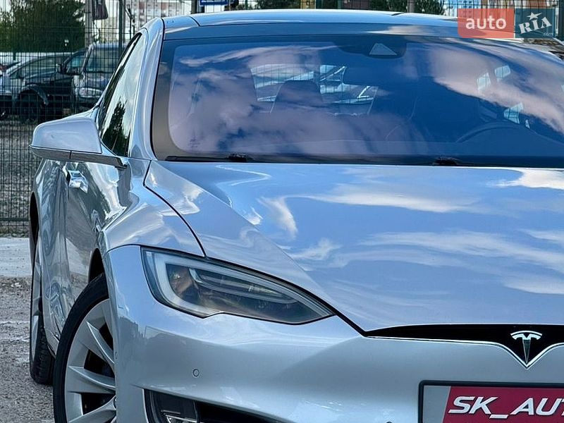 Лифтбек Tesla Model S 2016 в Киеве