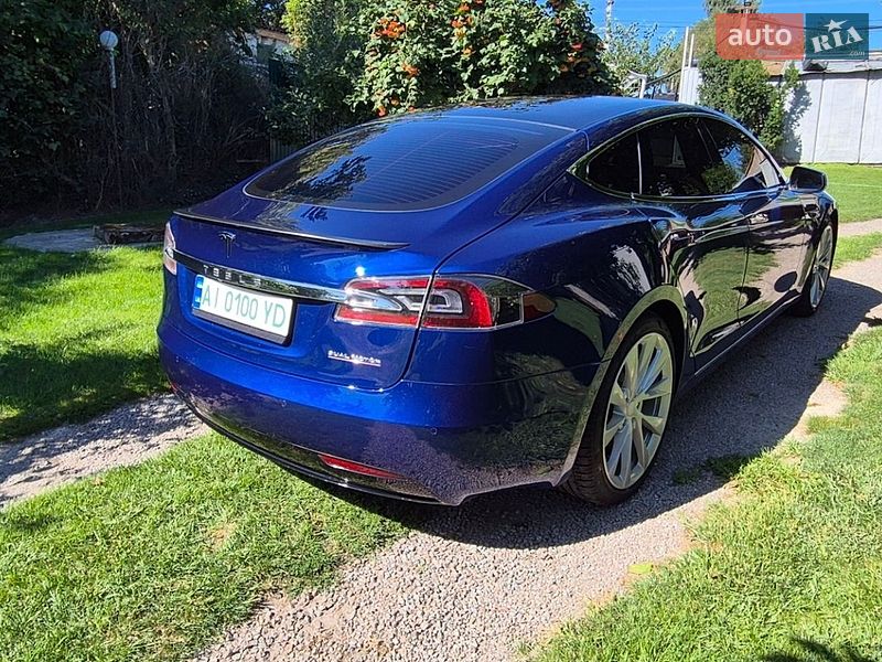 Лифтбек Tesla Model S 2020 в Березане