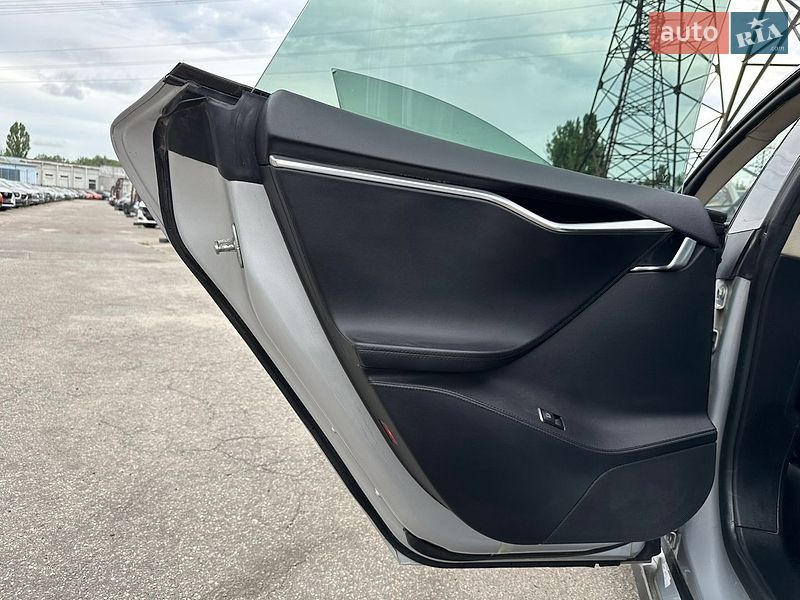 Лифтбек Tesla Model S 2013 в Харькове фото 17 Лифтбек Tesla Model S 2013 в Харькове