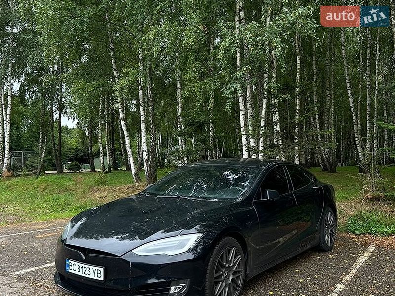 Лифтбек Tesla Model S 2019 в Львове