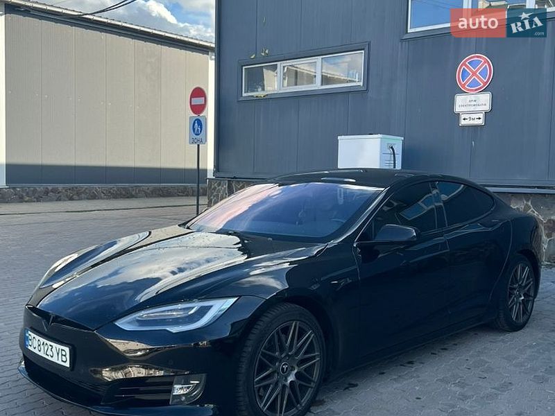 Лифтбек Tesla Model S 2019 в Львове