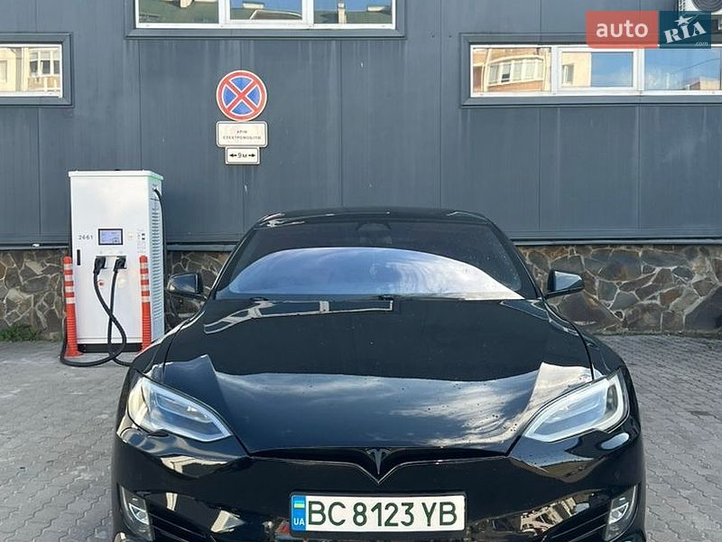 Лифтбек Tesla Model S 2019 в Львове