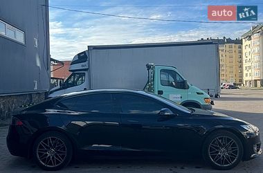 Лифтбек Tesla Model S 2019 в Львове