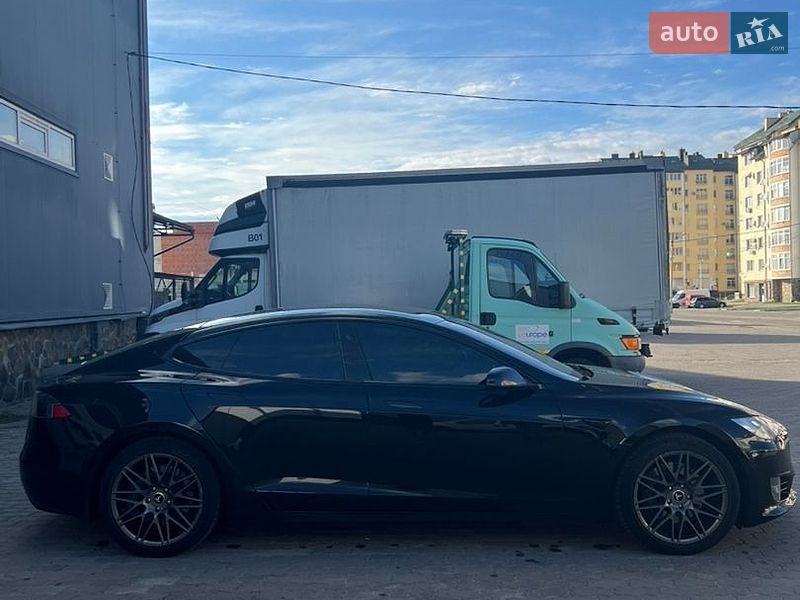 Лифтбек Tesla Model S 2019 в Львове