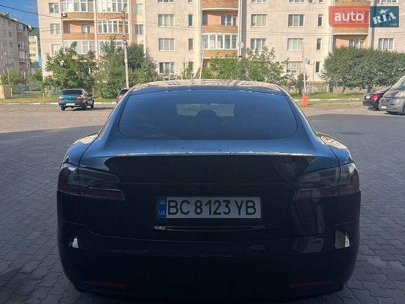 Лифтбек Tesla Model S 2019 в Львове