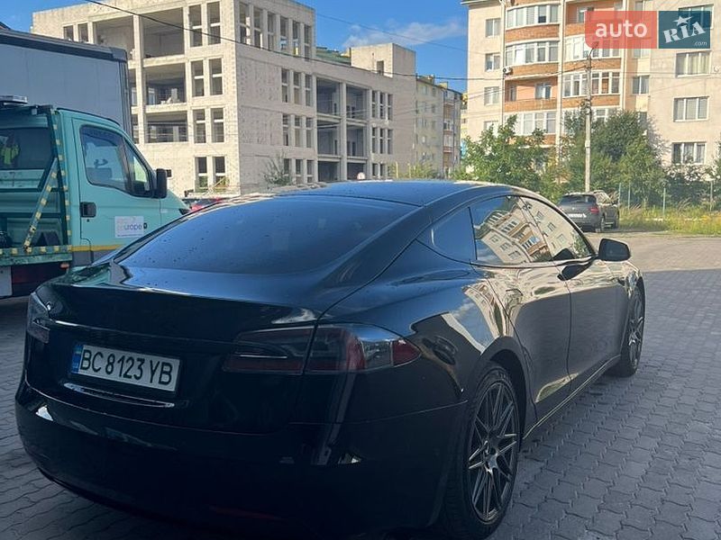 Лифтбек Tesla Model S 2019 в Львове
