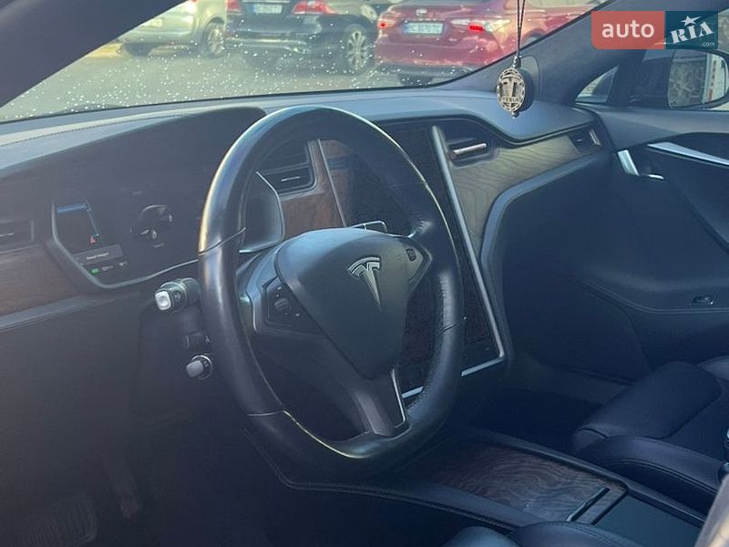 Лифтбек Tesla Model S 2019 в Львове