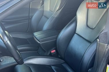 Лифтбек Tesla Model S 2019 в Львове
