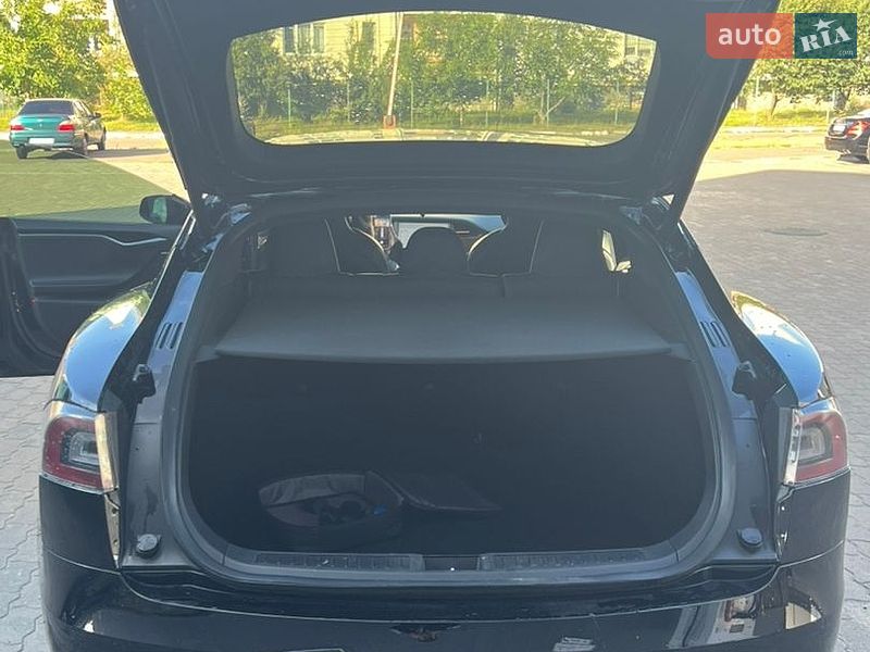 Лифтбек Tesla Model S 2019 в Львове