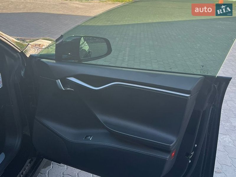 Лифтбек Tesla Model S 2019 в Львове