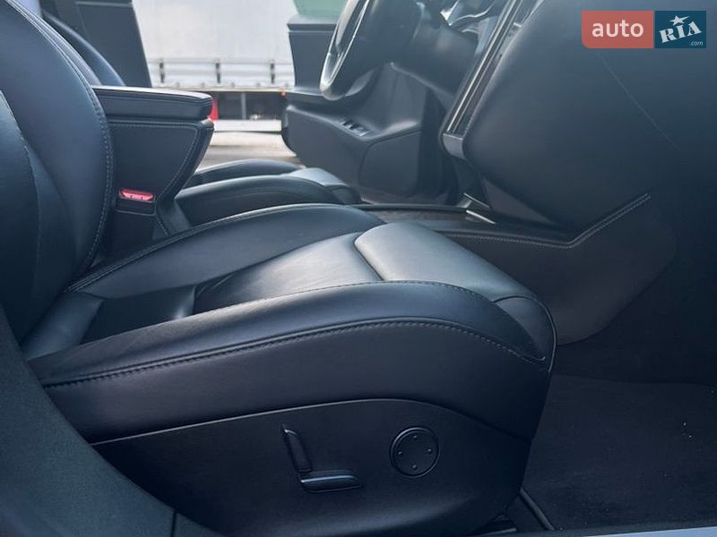 Лифтбек Tesla Model S 2019 в Львове