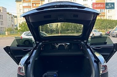 Лифтбек Tesla Model S 2019 в Львове