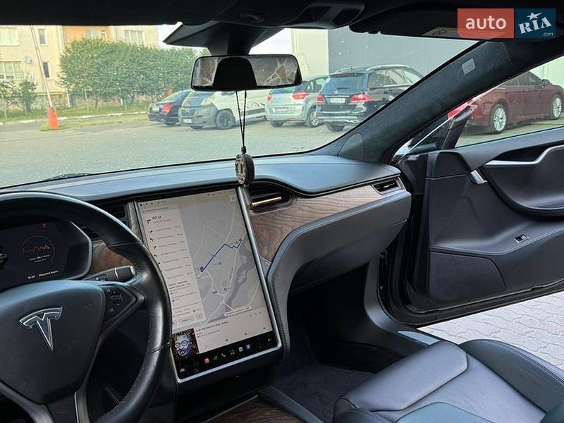 Лифтбек Tesla Model S 2019 в Львове
