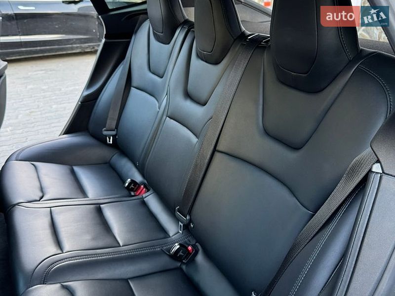 Лифтбек Tesla Model S 2019 в Стрые