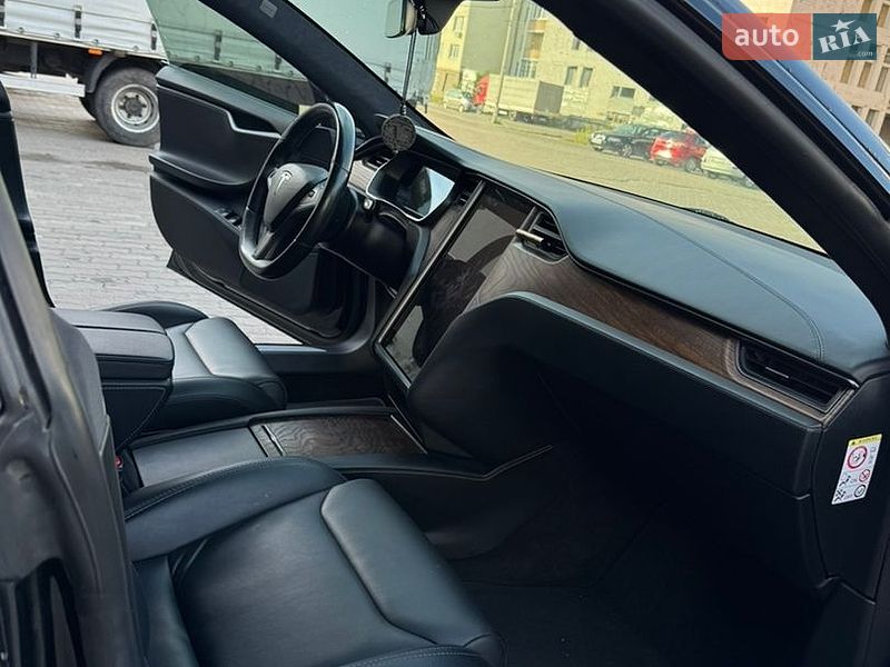Лифтбек Tesla Model S 2019 в Львове