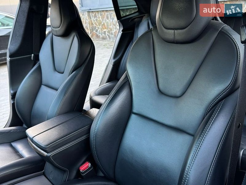 Лифтбек Tesla Model S 2019 в Львове