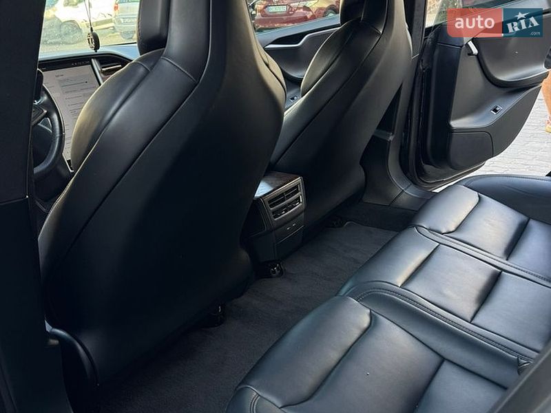 Лифтбек Tesla Model S 2019 в Львове