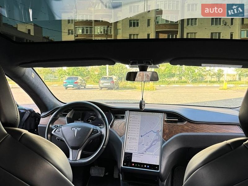 Лифтбек Tesla Model S 2019 в Львове