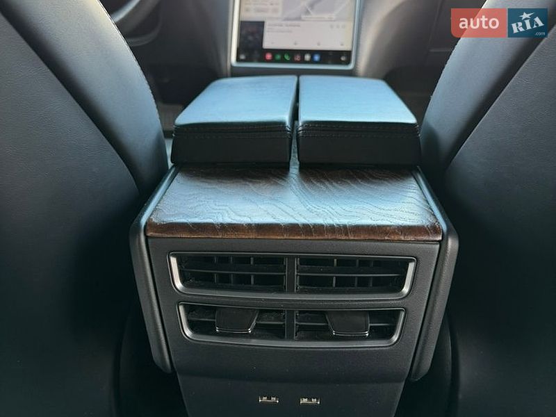 Лифтбек Tesla Model S 2019 в Стрые