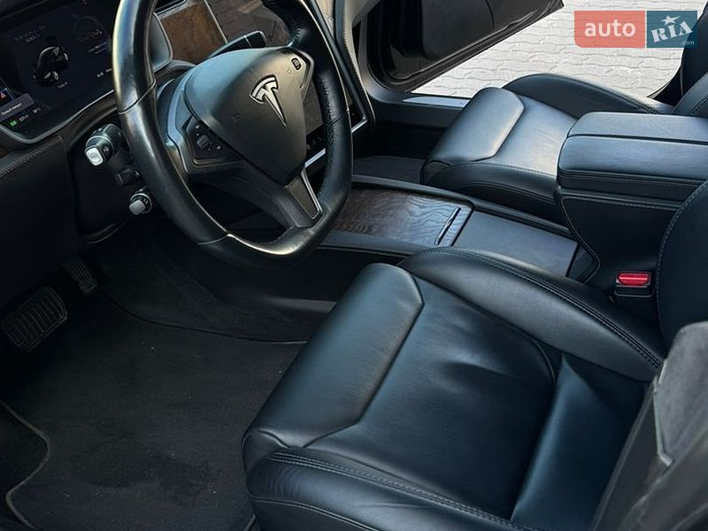 Лифтбек Tesla Model S 2019 в Львове