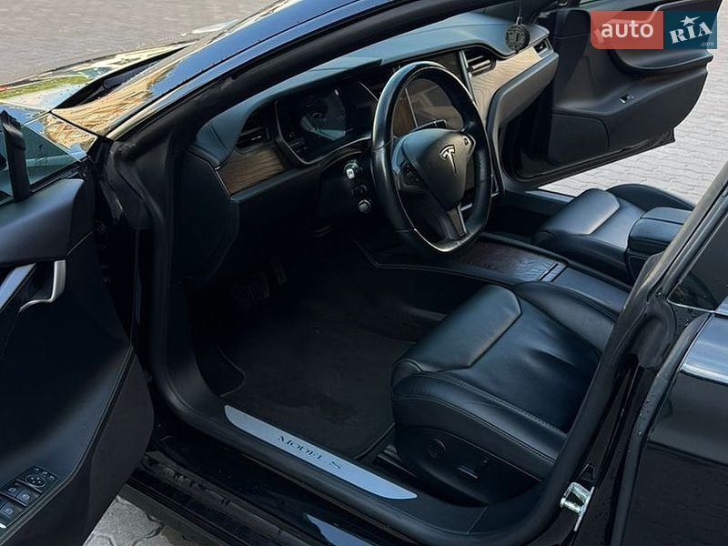 Лифтбек Tesla Model S 2019 в Львове