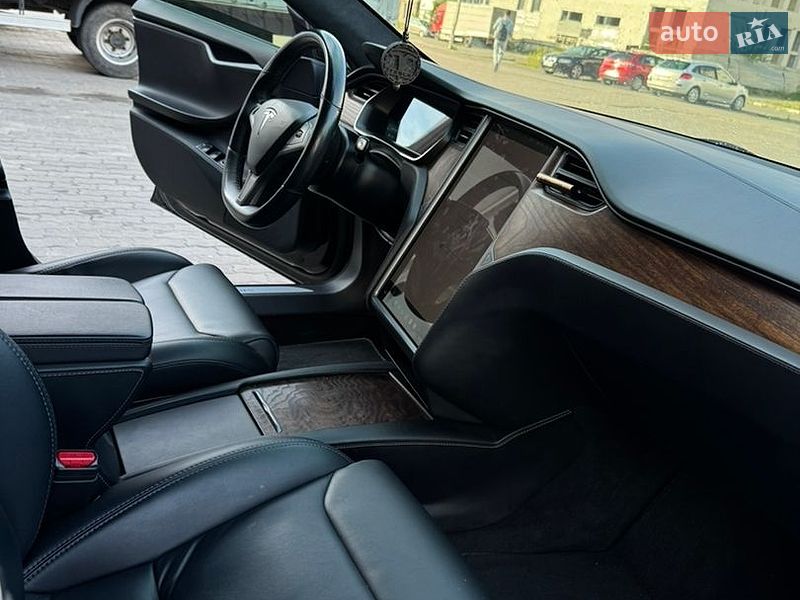 Лифтбек Tesla Model S 2019 в Львове