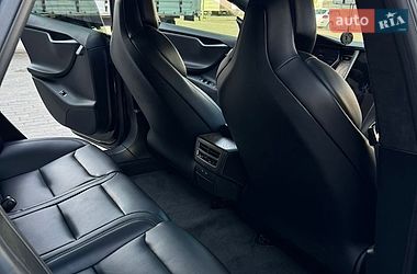 Лифтбек Tesla Model S 2019 в Львове