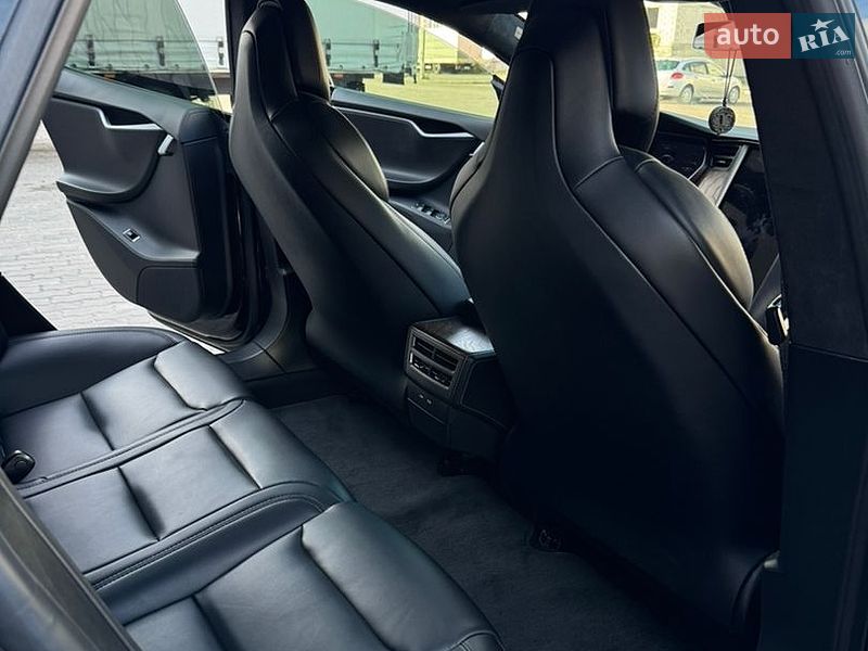 Лифтбек Tesla Model S 2019 в Львове
