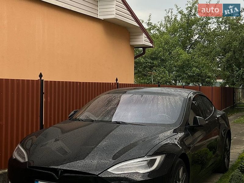 Лифтбек Tesla Model S 2019 в Львове