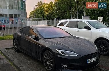 Лифтбек Tesla Model S 2019 в Львове