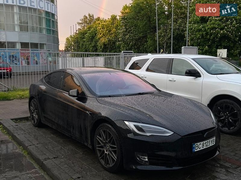 Лифтбек Tesla Model S 2019 в Львове