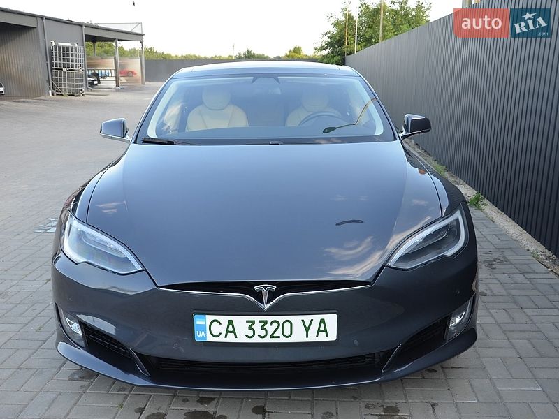 Ліфтбек Tesla Model S 2016 в Черкасах