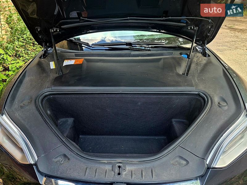 Ліфтбек Tesla Model S 2016 в Черкасах