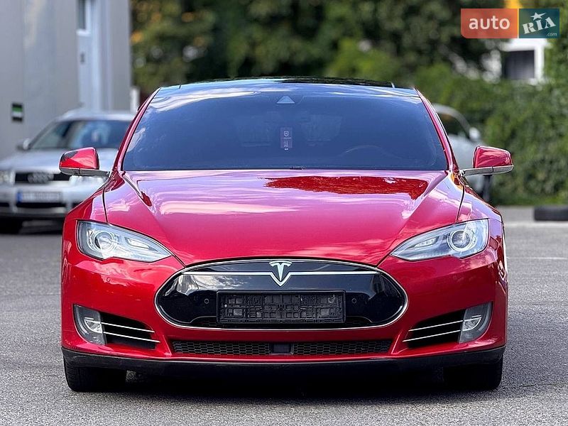 Лифтбек Tesla Model S 2015 в Одессе