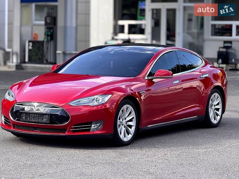 Tesla Model S 2015