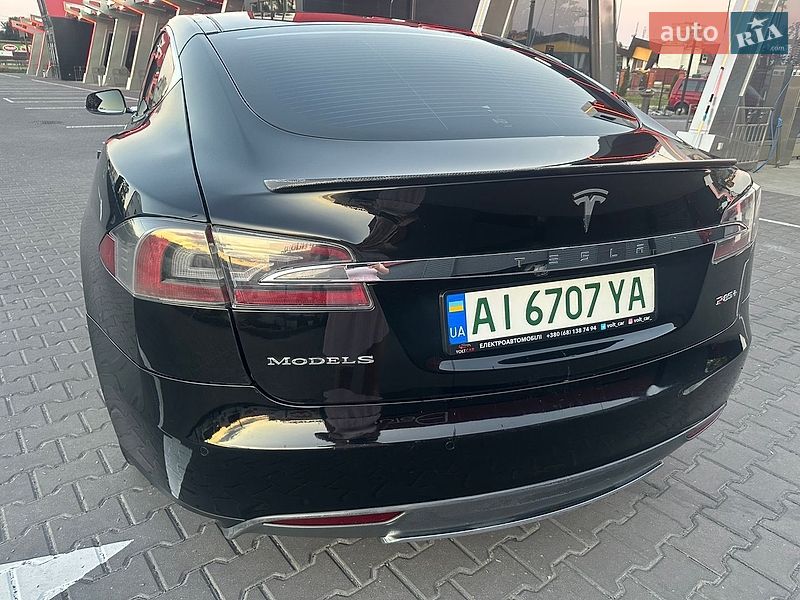 Лифтбек Tesla Model S 2014 в Киеве
