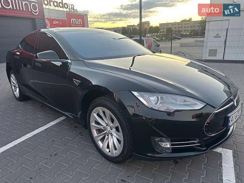 Лифтбек Tesla Model S 2014 в Киеве