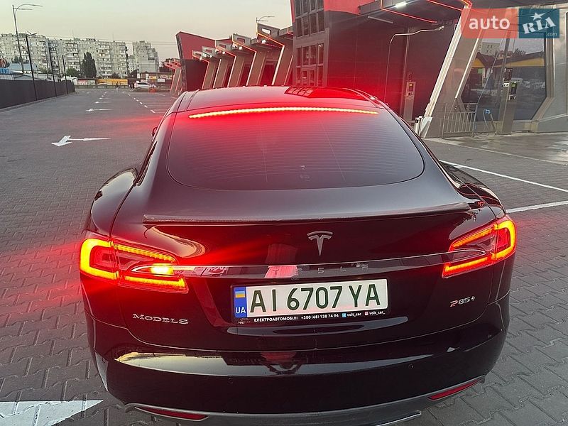Лифтбек Tesla Model S 2014 в Киеве