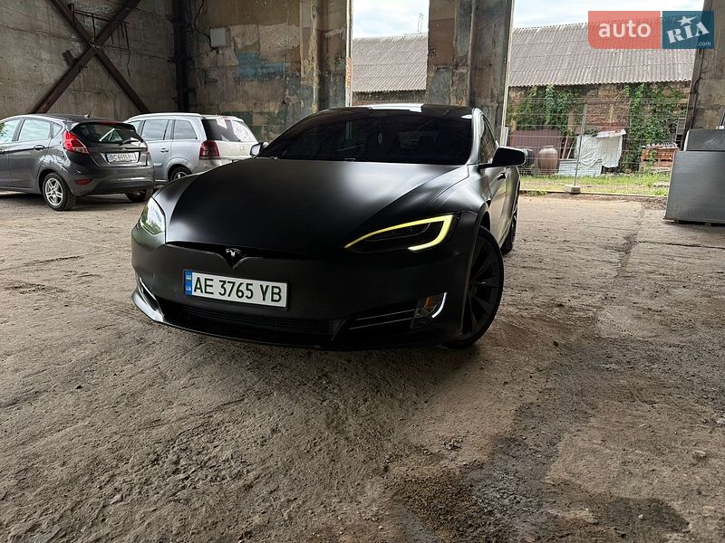 Ліфтбек Tesla Model S 2019 в Львові