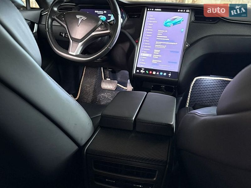 Ліфтбек Tesla Model S 2019 в Львові