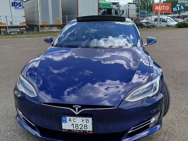 Лифтбек Tesla Model S 2016 в Ковеле