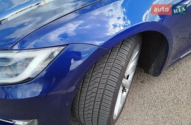 Лифтбек Tesla Model S 2016 в Ковеле