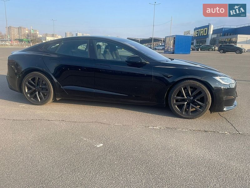 Лифтбек Tesla Model S 2022 в Киеве