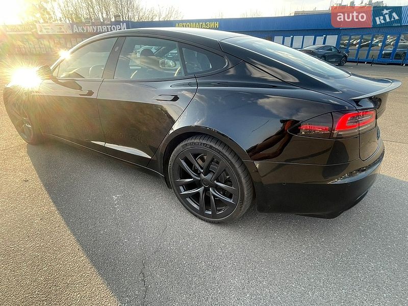 Лифтбек Tesla Model S 2022 в Киеве