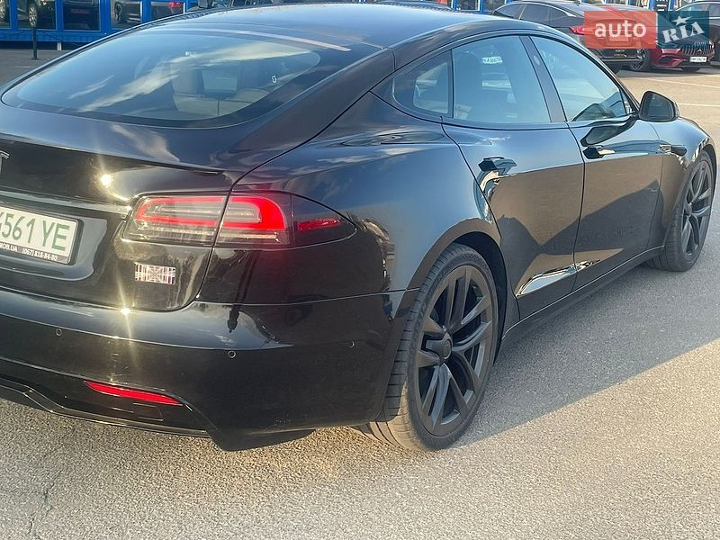 Лифтбек Tesla Model S 2022 в Киеве